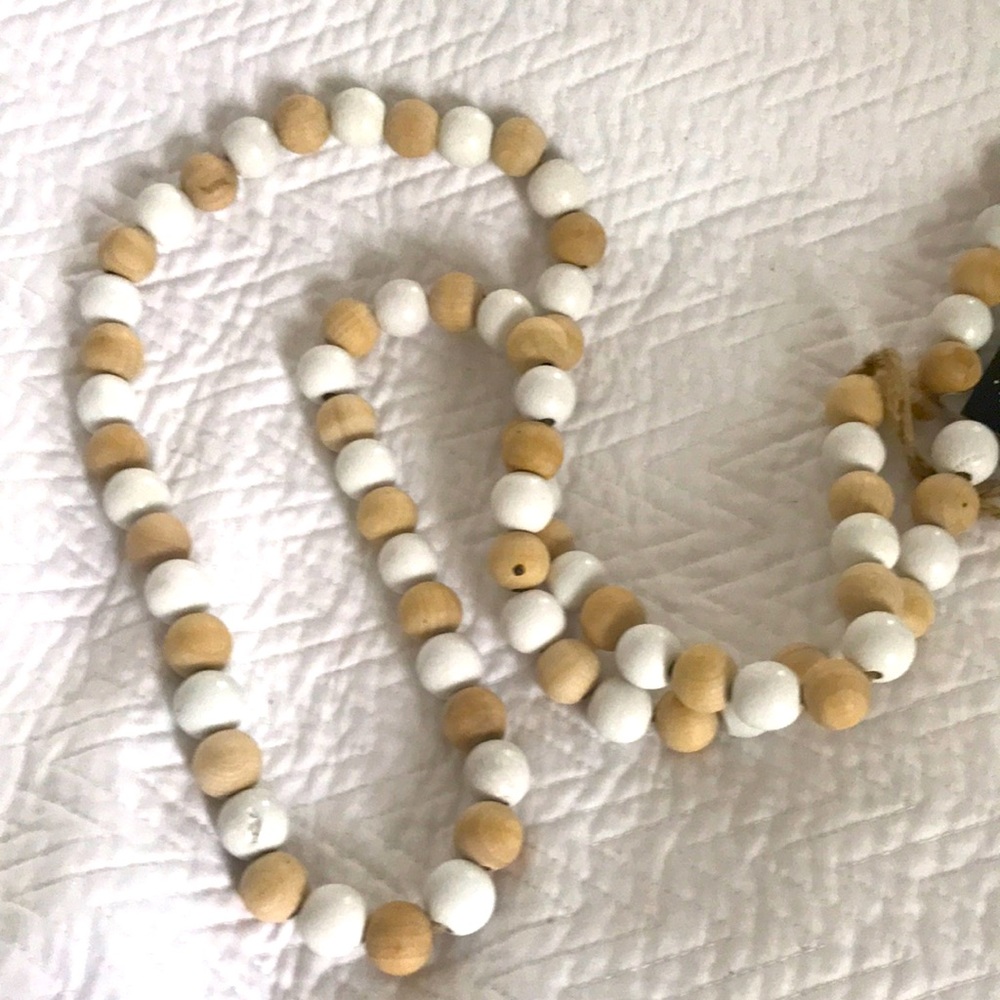 Wood bead garland 6t